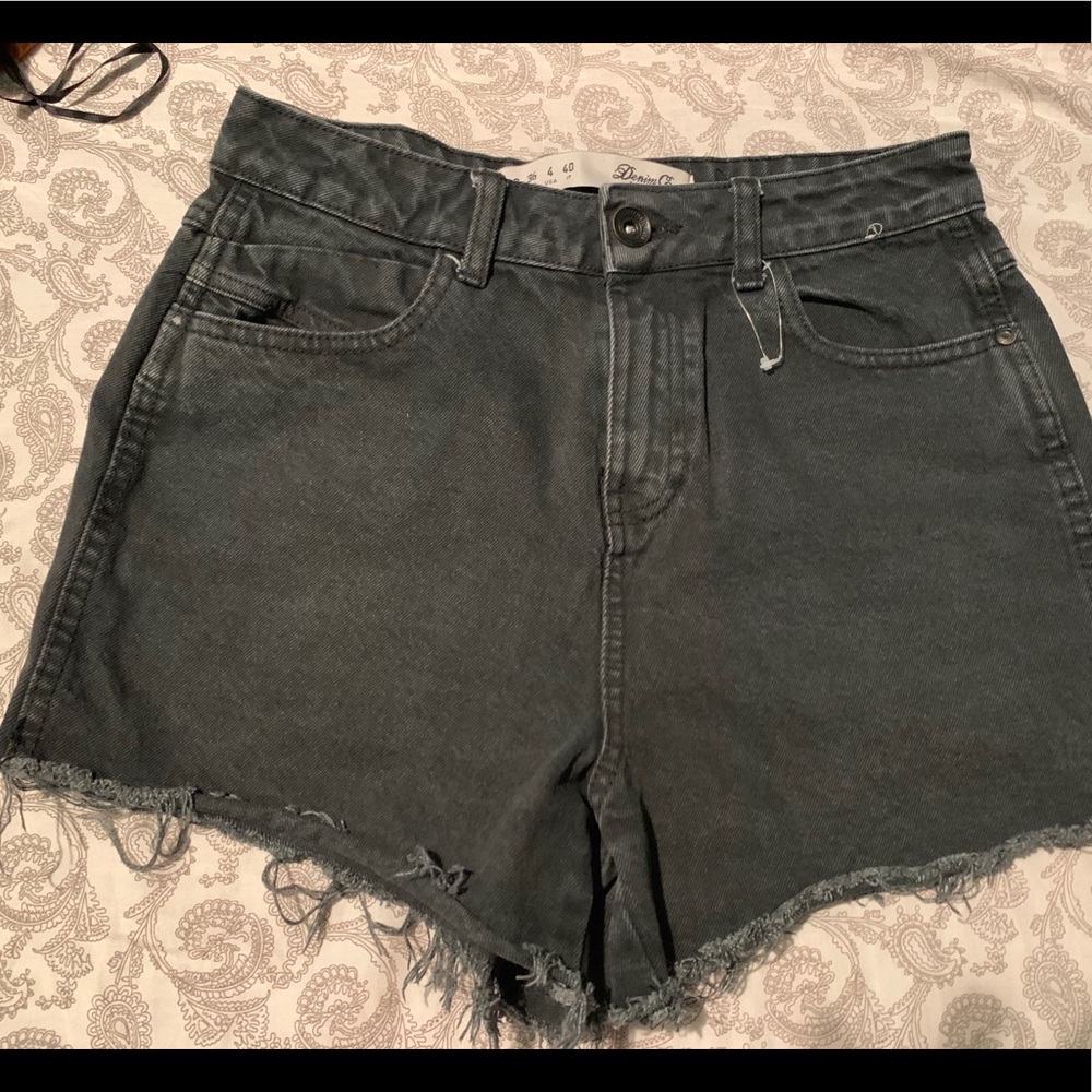 Black denim booty shorts!